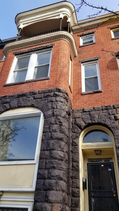 Facade - 1919 Saint Paul St