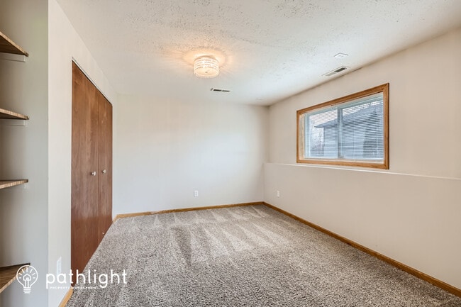 Building Photo - 6285 Kahler Dr NE