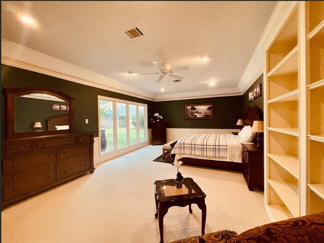 Building Photo - 5510 Pine Arbor Dr