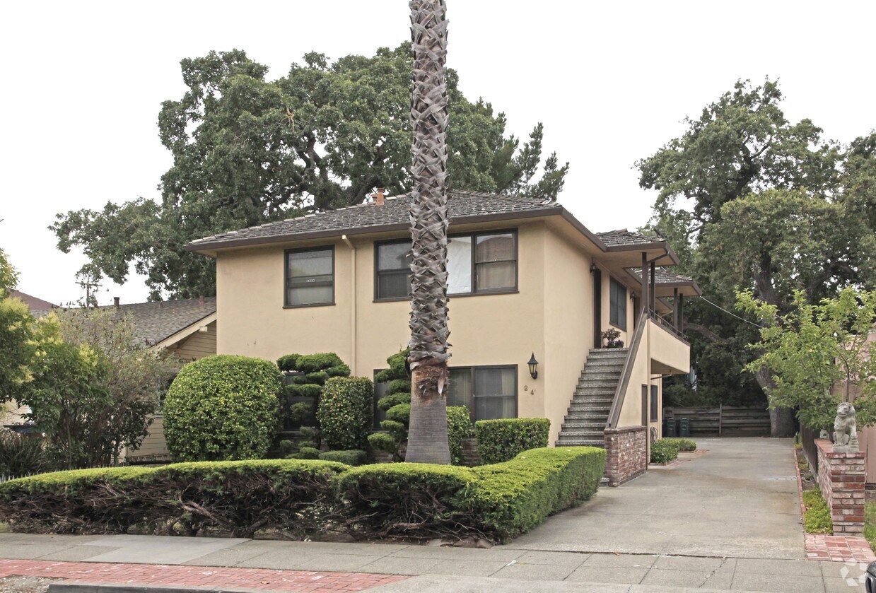 Primary Photo - 24 Clinton St