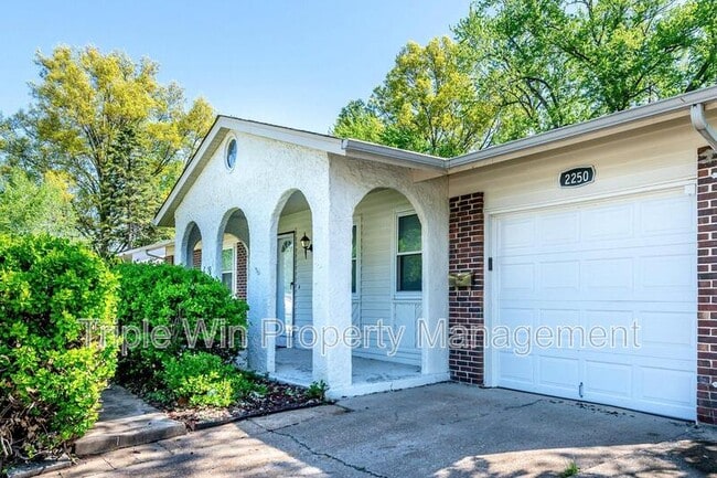 Building Photo - 2250 Spoonwood Dr