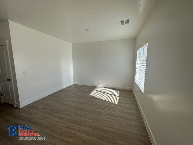 Foto del edificio - Townhome in South Desert