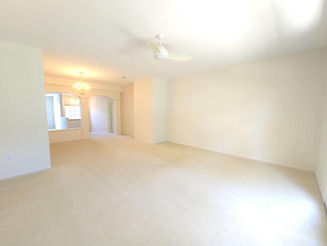 Foto del edificio - East End Townhouse! Now Available!