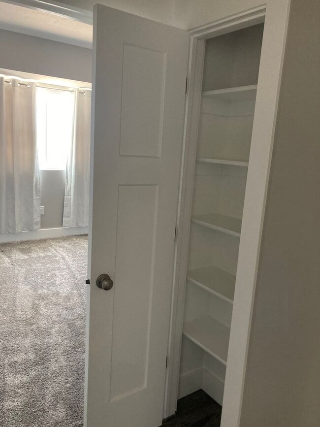 Building Photo - 3981 3500 S St