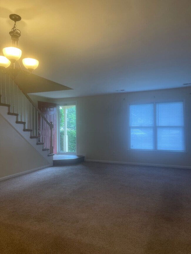 Foto del edificio - 47 Hollis Wood Dr
