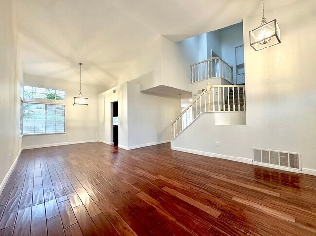 Building Photo - 8021 E Fox Run Ln