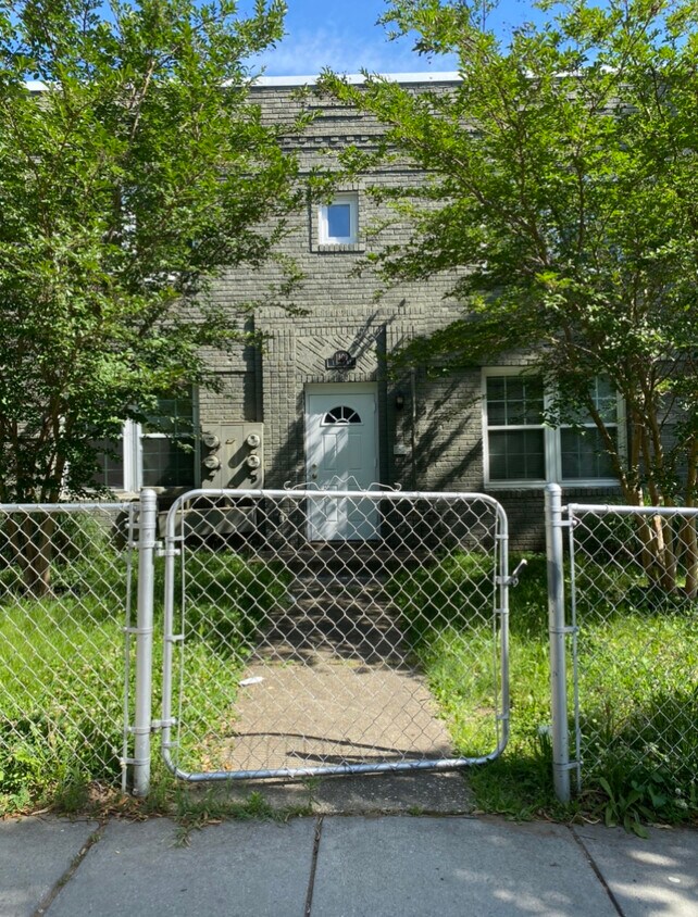 Primary Photo - 1809 I St NE