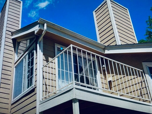 Balcony - 6036 Gunbarrel Ave