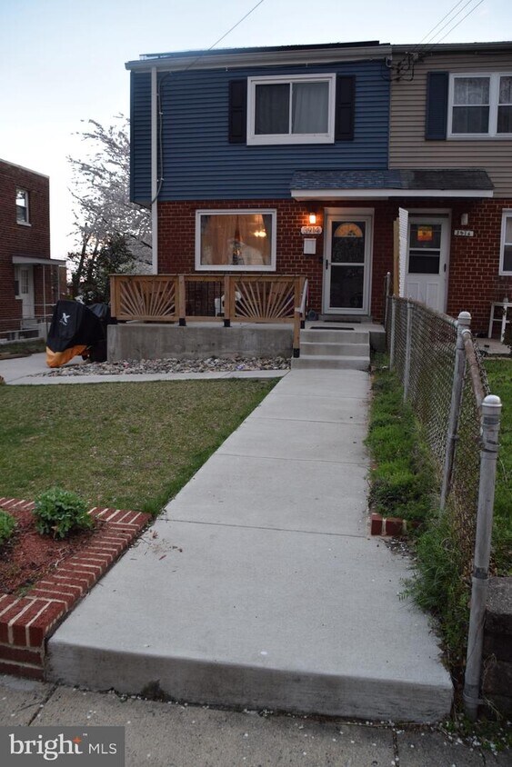 Primary Photo - 3914 Duke St
