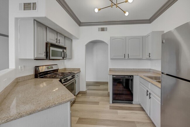 Foto del edificio - Gorgeous highly upgraded 2 bedroom condo