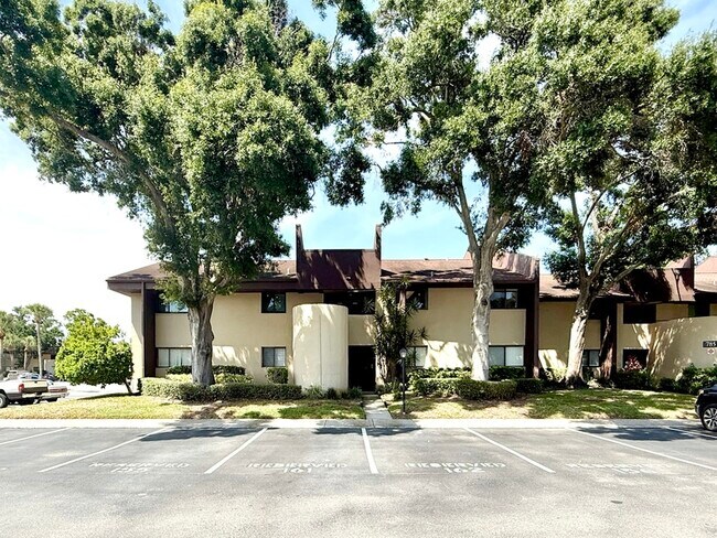 Foto del edificio - 785 S Village Dr