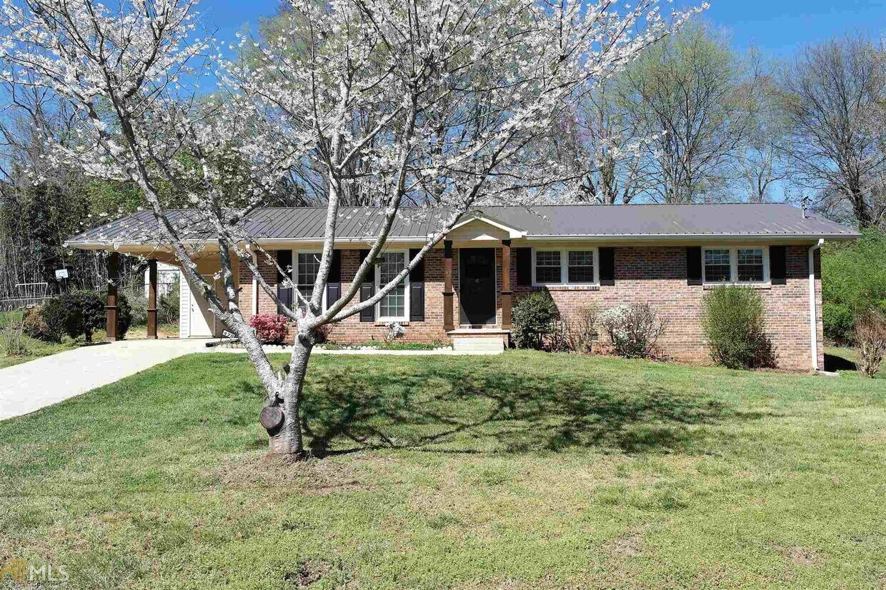 Primary Photo - 478 Cedar Ln