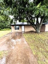 Building Photo - 101 Redbud Ct