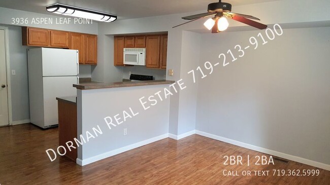 Foto del edificio - Townhome with Fireplace & Garage
