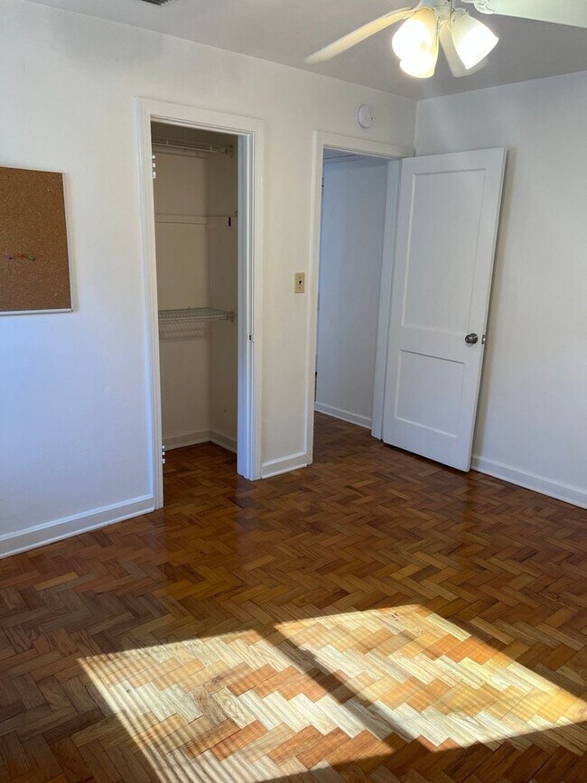 Building Photo - 4 bedrooms and 3 baths near UF campus