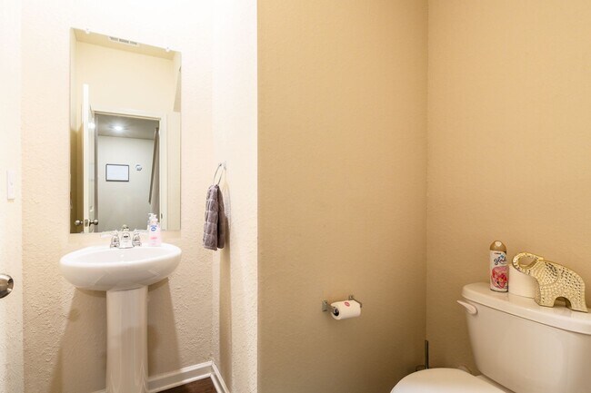 Building Photo - 3bd/2.5ba Douglasville Charming Home for Rent