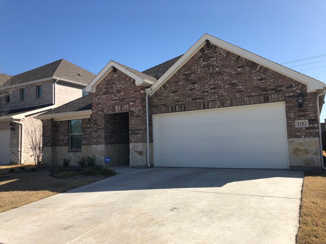 Foto principal - 5203 Bellhurst Dr