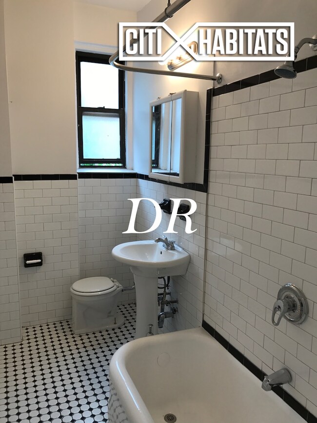 Foto del edificio - 1649 E 13th St