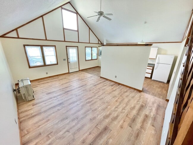 Building Photo - 1 Bedroom + Loft Studio in Shelburne VT Available 8/1!