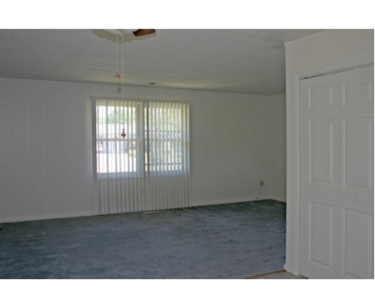 Living Area - Deerfield Woods