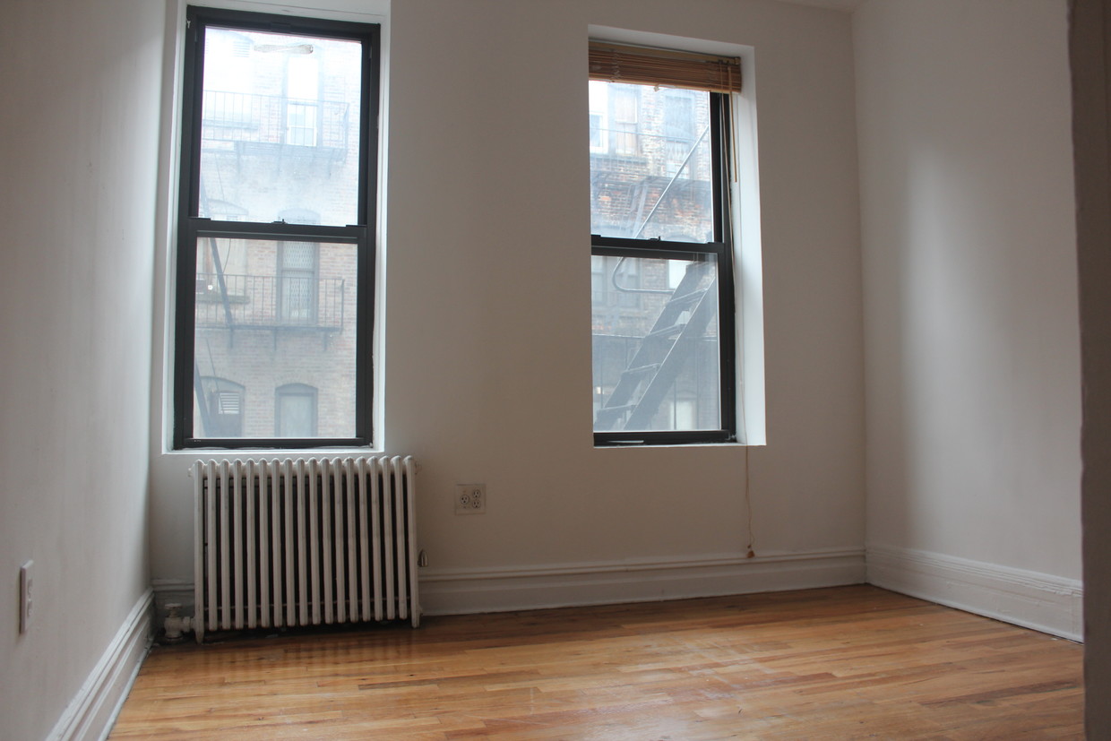Primary Photo - 1551 York Ave