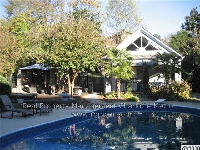 Foto del edificio - 9219 Hunting Ct