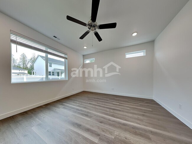 Building Photo - 7622 Brenden St SW