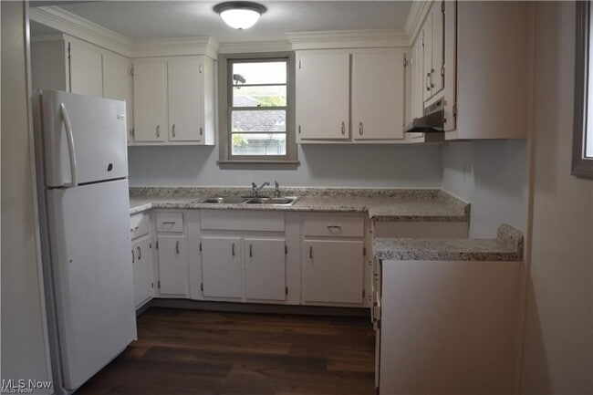 Building Photo - 205 McFadden St