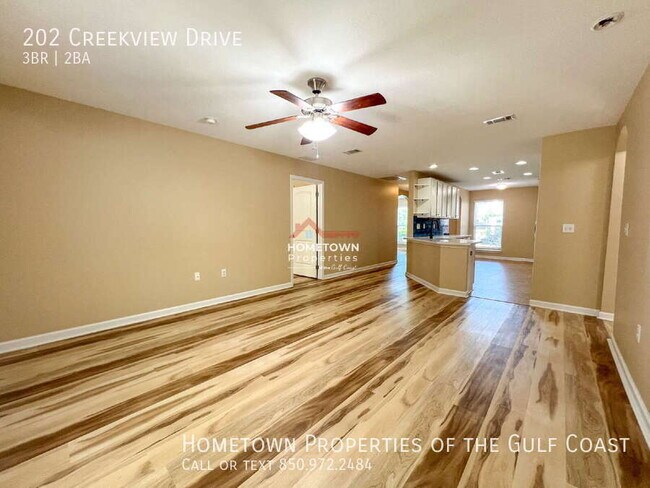 Foto del edificio - 202 Creekview Dr