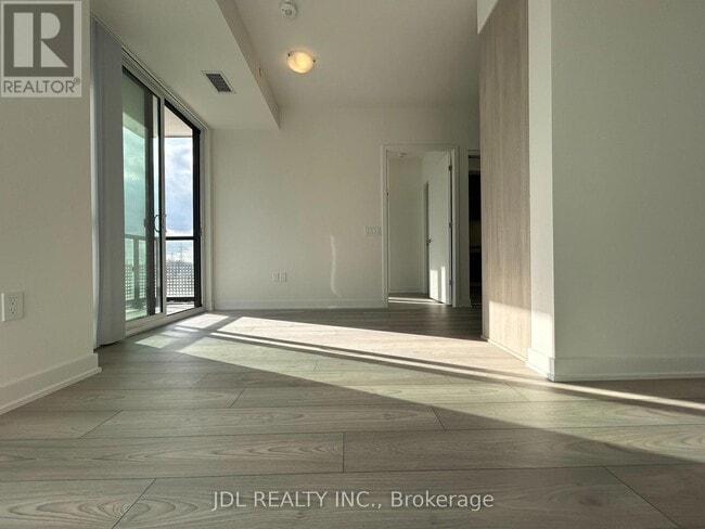 Building Photo - 5858 Yonge St