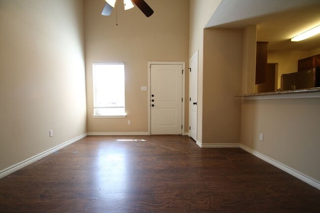 Foto del edificio - ~INVITING 3/2.5 Townhome Includes Granite in Kitchen & All Kitchen Appliances***Landscaping Inclu...
