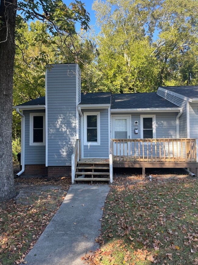 Building Photo - 903 Simmons St