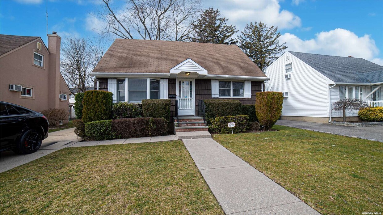 62 Cedar St, Hicksville, NY 11801 House Rental in Hicksville, NY