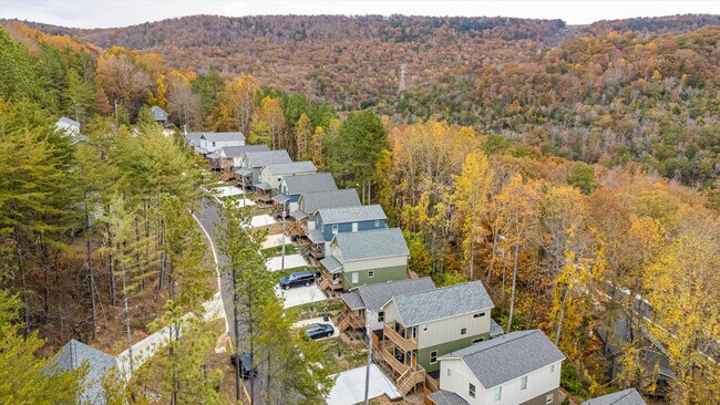 Foto del edificio - 323 Kelly's Ferry Pl