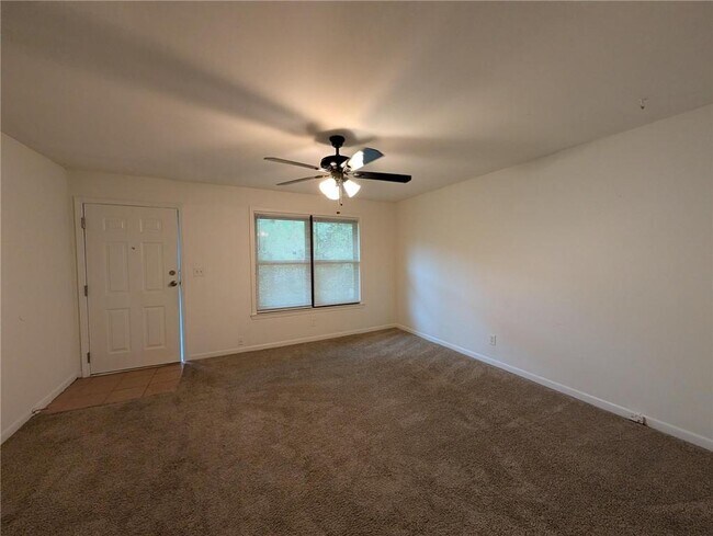 Building Photo - 573 Evergreen Terrace