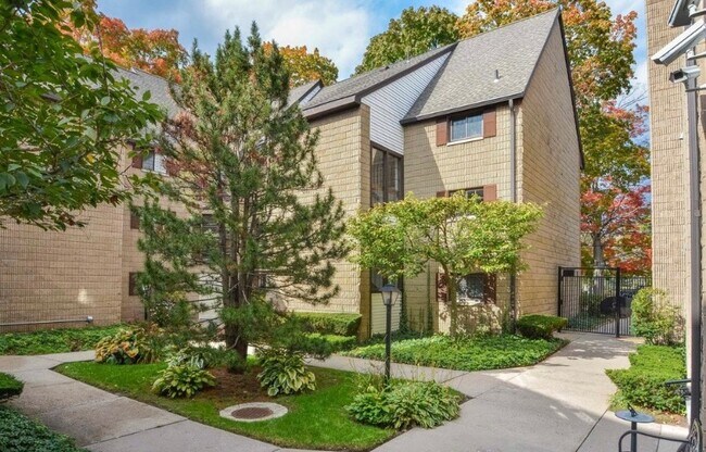 Building Photo - 183 Loomis Dr