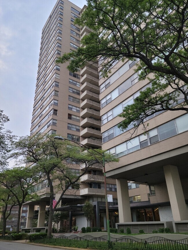 Foto del edificio - 6301 N Sheridan Rd