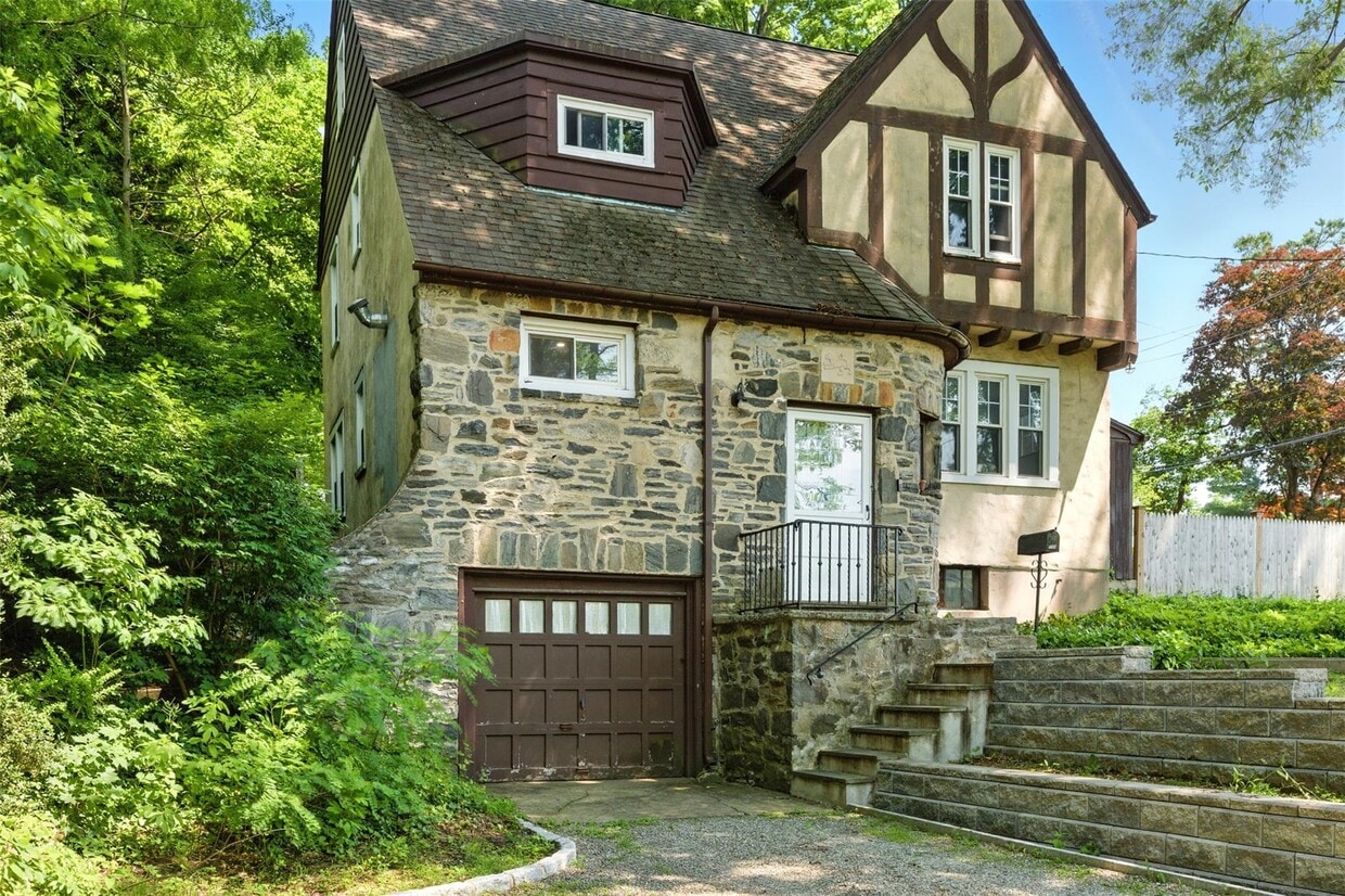 Primary Photo - 1 Kennedy Pl