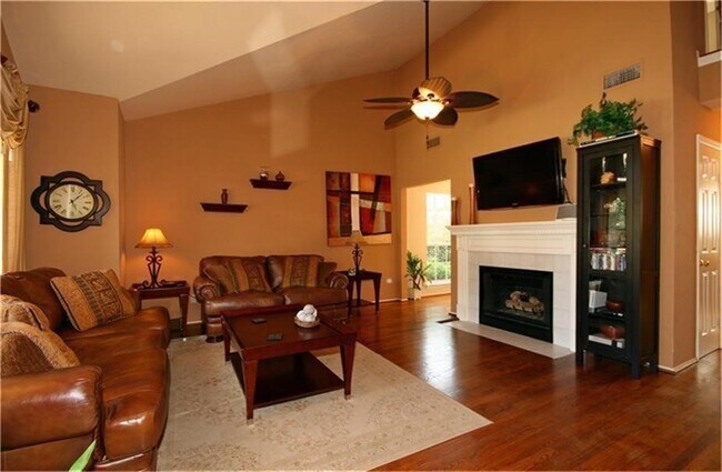 Building Photo - 7 Thrush Grove Pl