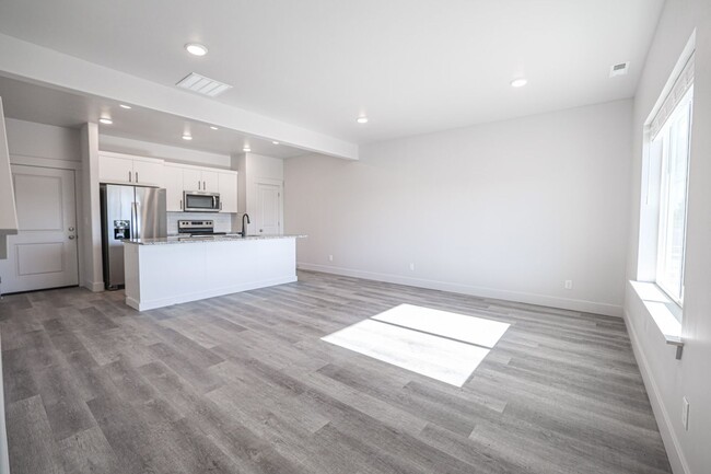 Foto del edificio - BEAUTIFUL NEW TOWNHOUSE FOR RENT IN REXBURG!