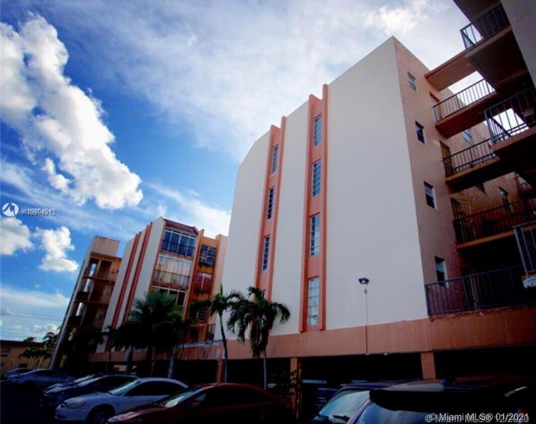 Foto principal - 305 W 68th St