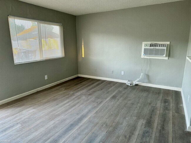 Foto del edificio - 2 br, 1 bath 4plex - 1521 East Barbour Str...