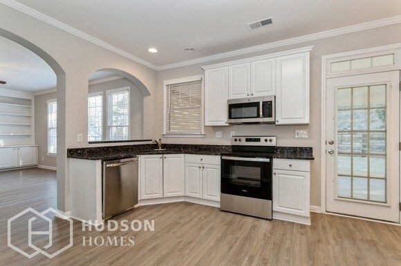 Building Photo - Multiple Applications Received! - 166 Hunt...