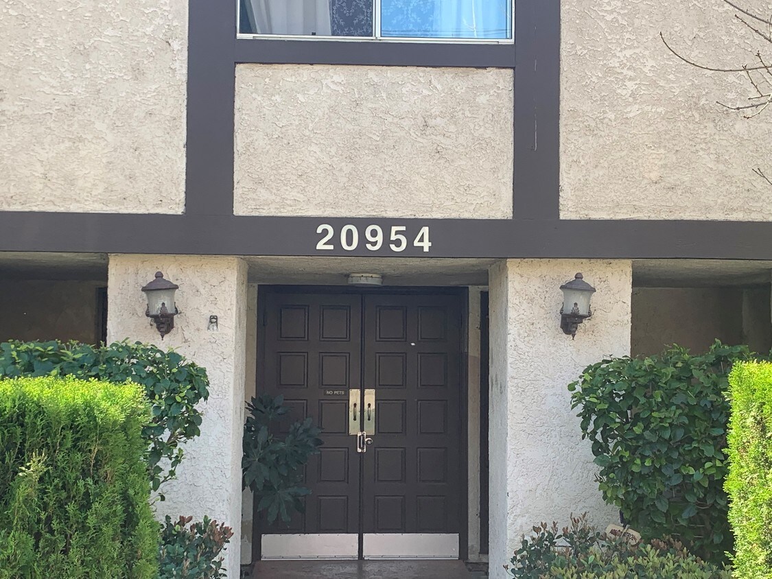 20954 Parthenia St Unit 17, Canoga Park, CA 91304 Condo for Rent in