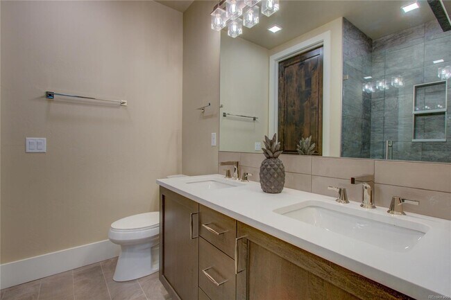 baño principal - 302 N Meldrum St