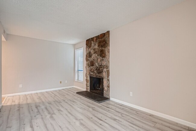 Building Photo - 14904 E Hampden Cir