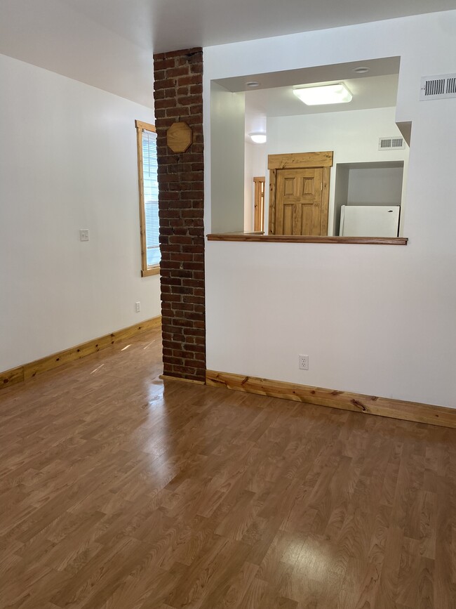 Building Photo - 943 Prospect St