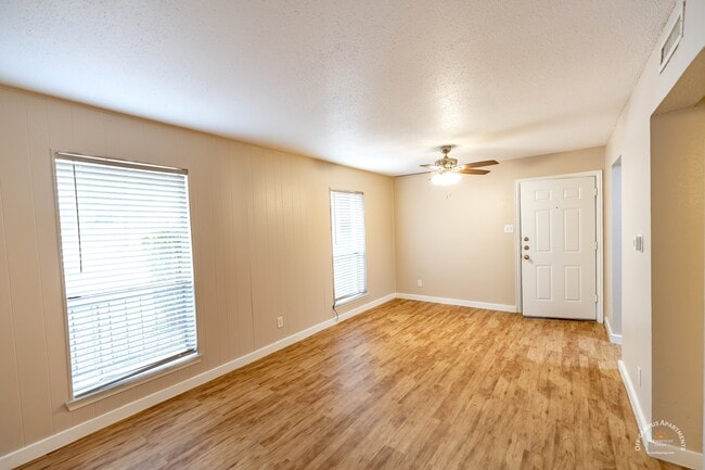 floor covering - Barranca Square Apartments