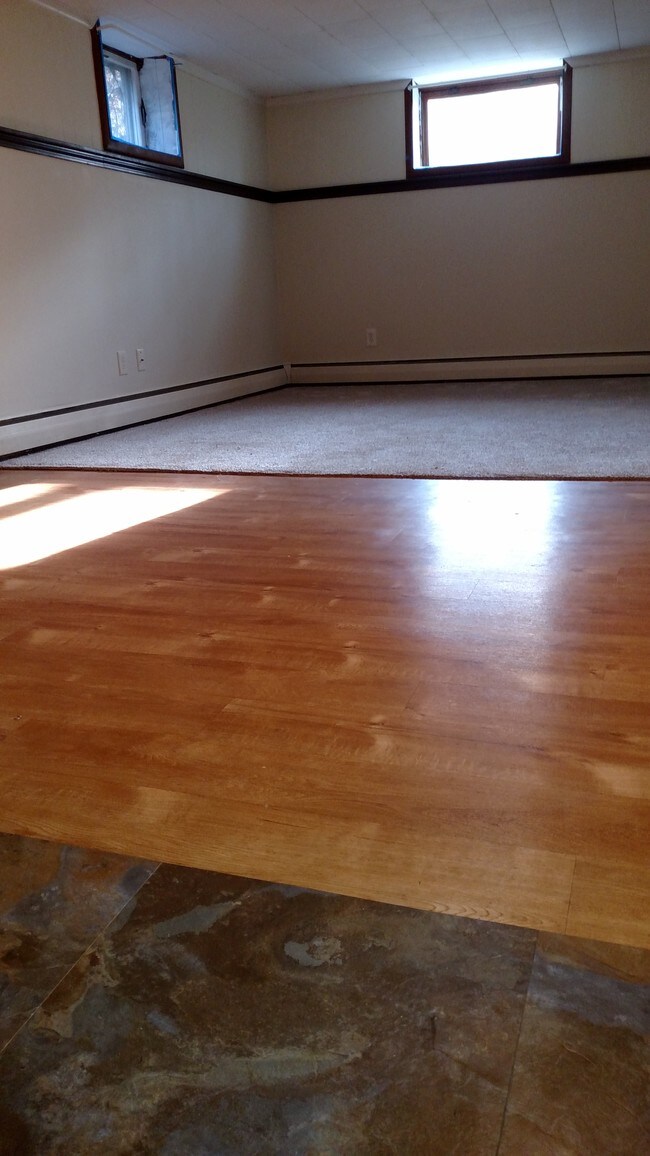 New flooring & carpet - 4905 Grolier Rd