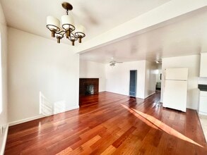 Building Photo - 451 27th St